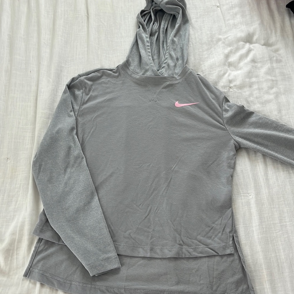 Nike long sleeve hooded shirt